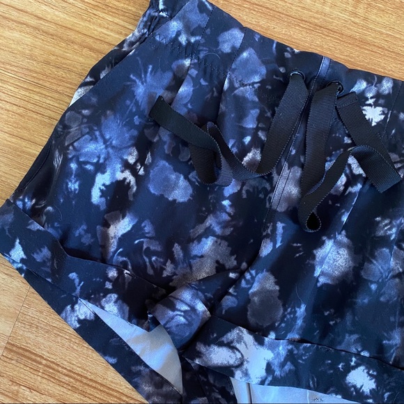 •SOLD• Lululemon Spring Break Away Short - Picture 3 of 5